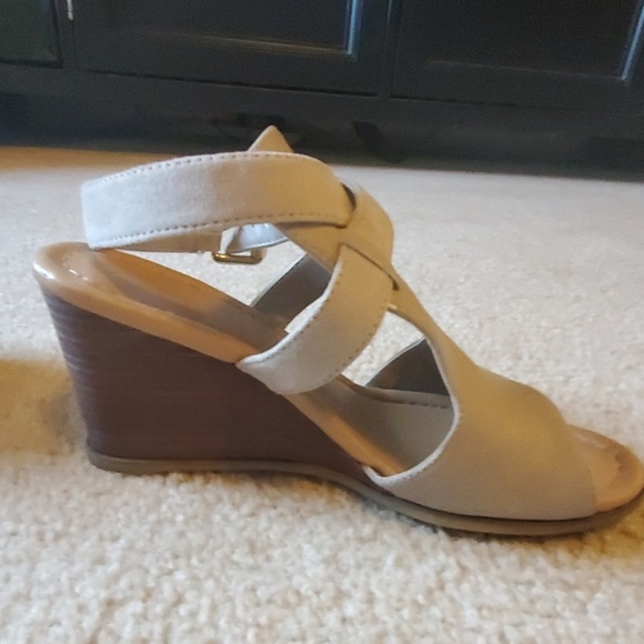 Dr.Scholl's wedge sandals - Picture 2 of 3